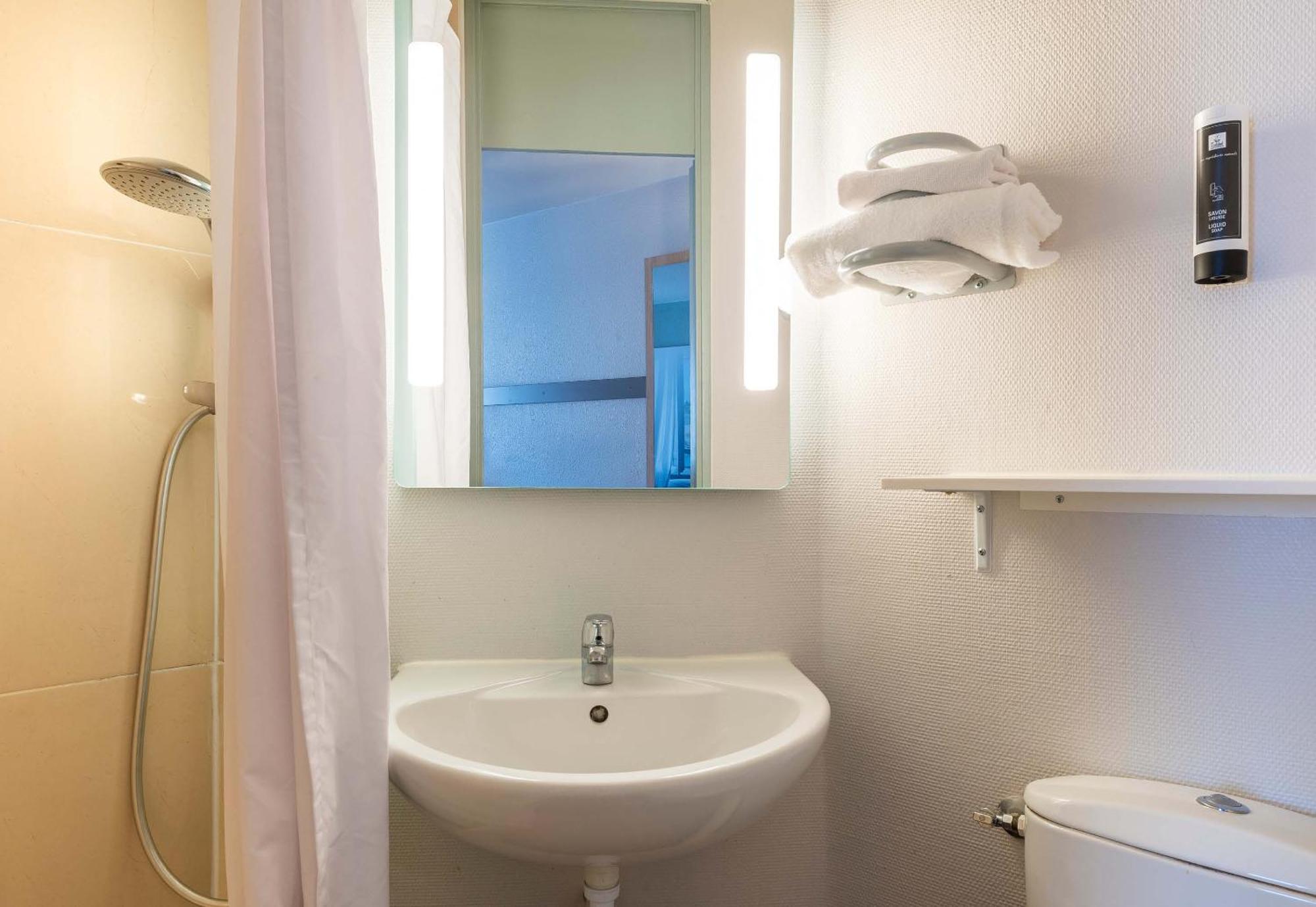 B&B Hotel Angers 2 Universite Beaucouzé Zewnętrze zdjęcie